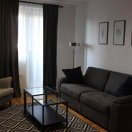 Ni Luxury Apartments Parking In Garage מראה חיצוני תמונה