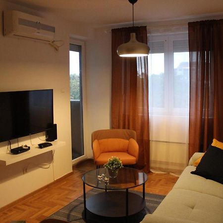 Ni Luxury Apartments Parking In Garage מראה חיצוני תמונה