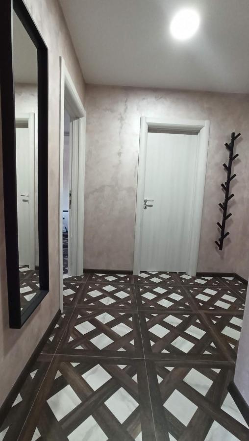 Ni Luxury Apartments Parking In Garage מראה חיצוני תמונה
