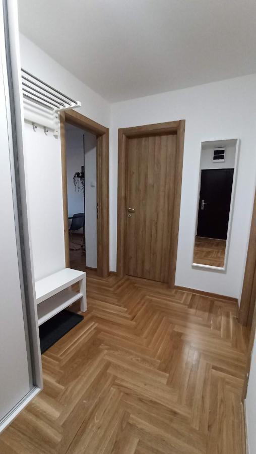 Ni Luxury Apartments Parking In Garage מראה חיצוני תמונה
