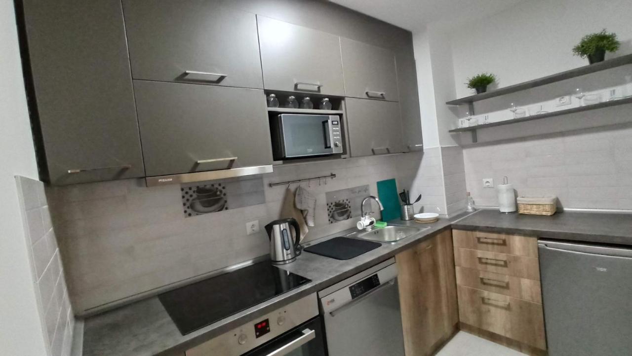 Ni Luxury Apartments Parking In Garage מראה חיצוני תמונה