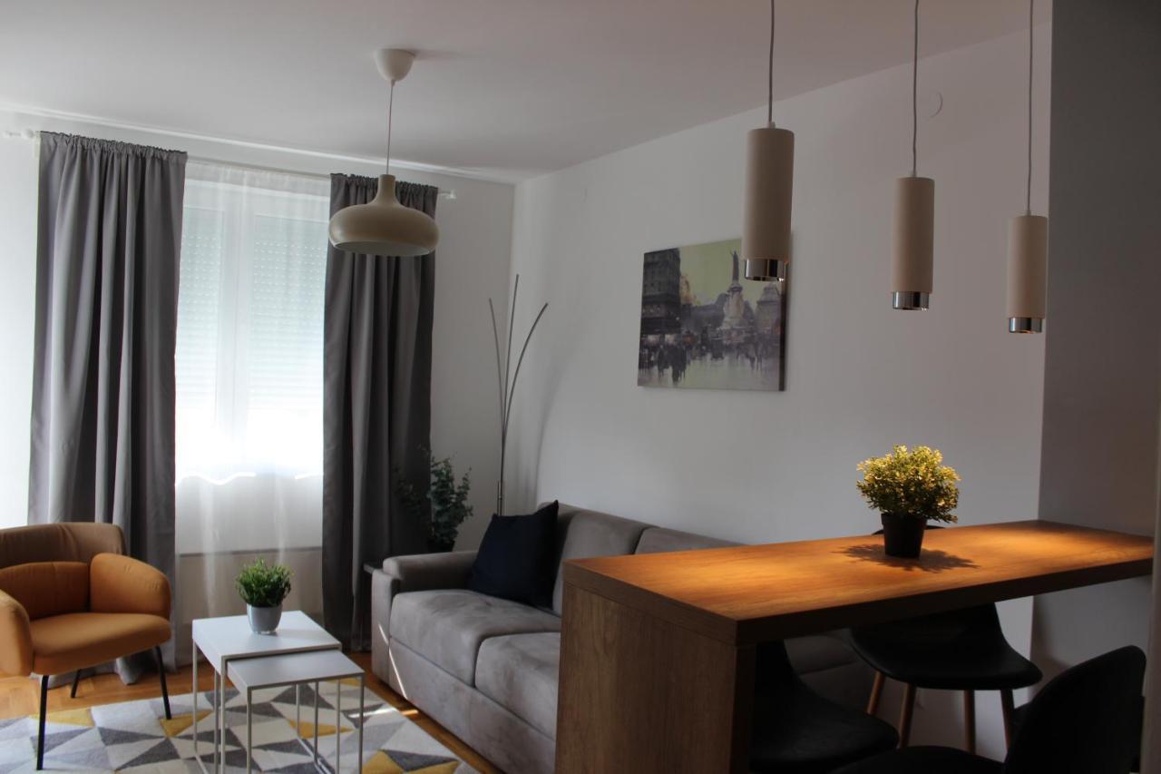 Ni Luxury Apartments Parking In Garage מראה חיצוני תמונה
