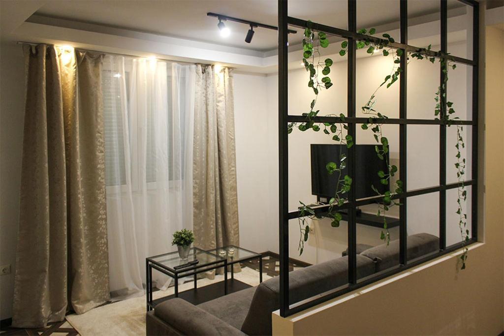 Ni Luxury Apartments Parking In Garage מראה חיצוני תמונה