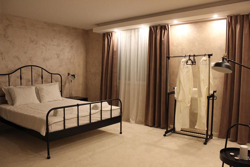 Ni Luxury Apartments Parking In Garage מראה חיצוני תמונה